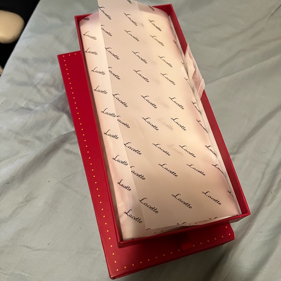 Silk pillow cover One only. Comes with box shown. Never used - Picture 3 of 3